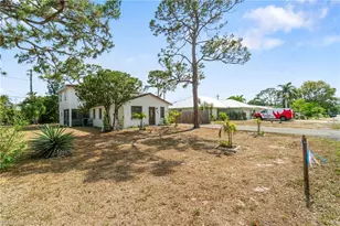 9025 Somerset Ln, Bonita Springs, FL 34135 - Photo 4