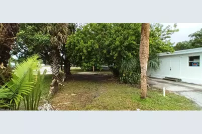 771 Avenue E NW, Moore Haven, FL 33471 - Photo 2