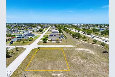 2421 SW 11th Pl, Cape Coral, FL 33914 - Photo 2