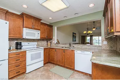 180 Furse Lakes Cir #E8, Naples, FL 34104 - Photo 4