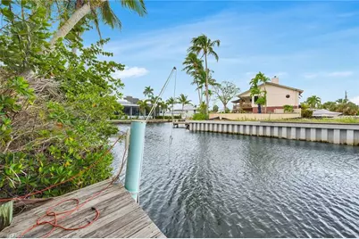 3261 Lakeview Dr, Naples, FL 34112 - Photo 4