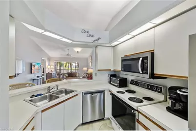 822 Gulf Pavillion Dr #202, Naples, FL 34108 - Photo 10