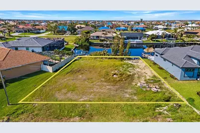 3914 SW 25th Pl, Cape Coral, FL 33914 - Photo 4