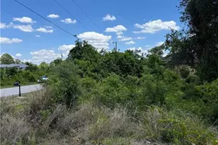 870 Chantilly St E, Lehigh Acres, FL 33974 - Photo 14