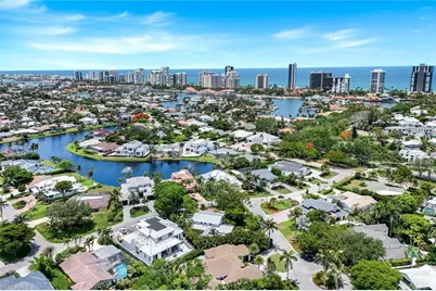 541 Whispering Pine Ct, Naples, FL 34103 - Photo 8