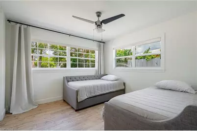 1300 Hilltop Dr, Naples, FL 34103 - Photo 22