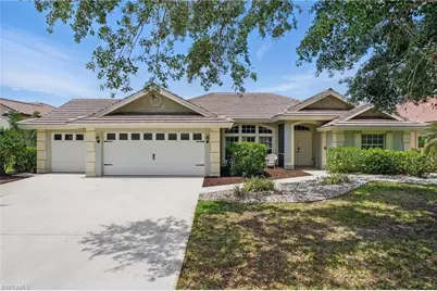 2246 Oxford Ridge Cir, Lehigh Acres, FL 33973 - Photo 2