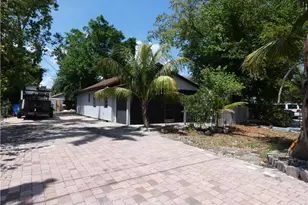 3817 Pearl St, Fort Myers, FL 33916 - Photo 2