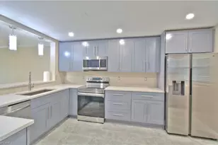 776 Landover Cir, Naples, FL 34104 - Photo 2