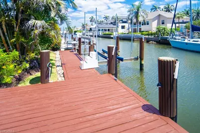 374 14th Ave S, Naples, FL 34102 - Photo 2