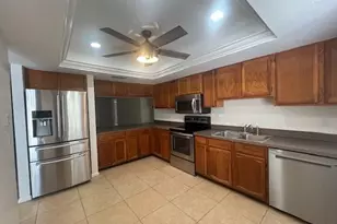 1615 SE 46th Ln, Cape Coral, FL 33904 - Photo 4