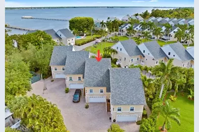 819 James St, Fort Myers, FL 33916 - Photo 2