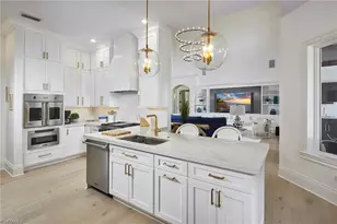 375 Wedge Dr, Naples, FL 34103 - Photo 8