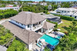 875 Wedge Dr, Naples, FL 34103 - Photo 6