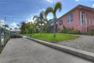 4409 Crews Ct, Port Charlotte, FL 33952 - Photo 4