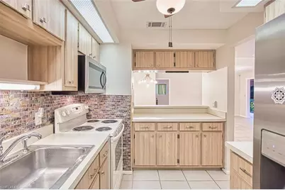 8061 S Woods Cir #4, Fort Myers, FL 33919 - Photo 8