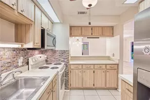 8061 S Woods Cir, Fort Myers, FL 33919 - Photo 8