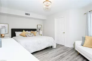 586 Beachwalk Cir, Naples, FL 34108 - Photo 16