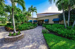 586 Beachwalk Cir, Naples, FL 34108 - Photo 26