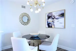 586 Beachwalk Cir, Naples, FL 34108 - Photo 14