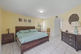 9652 Windsor Gardens Ln, Fort Myers, FL 33919 - Photo 6