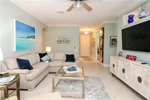 817 Carrick Bend Cir, Naples, FL 34110 - Photo 4