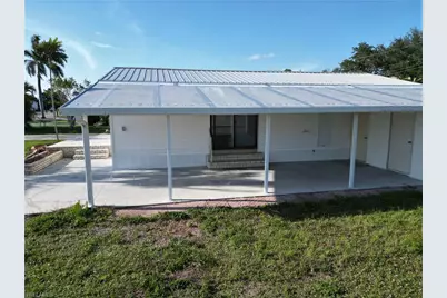 16091 Siesta Dr, Fort Myers, FL 33908 - Photo 4