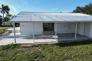 16091 Siesta Dr, Fort Myers, FL 33908 - Photo 4