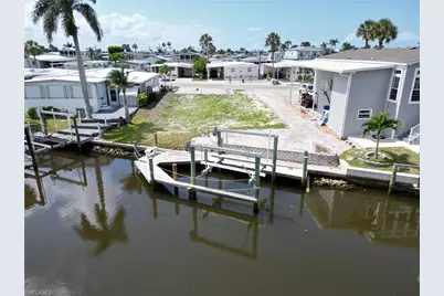 11370 Bougainvillea Ln, Fort Myers Beach, FL 33931 - Photo 4