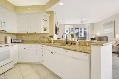470 Launch Cir #V-405, Naples, FL 34108 - Photo 6