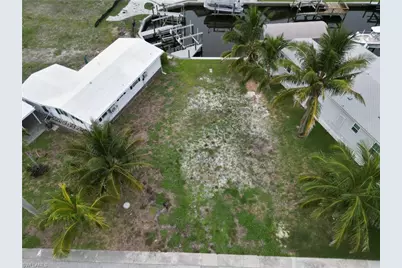 11271 Azalea Ln, Fort Myers Beach, FL 33931 - Photo 4