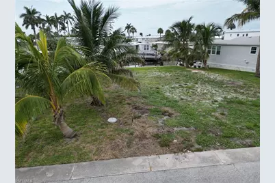 11271 Azalea Ln, Fort Myers Beach, FL 33931 - Photo 2