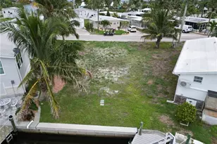 11271 Azalea Ln, Fort Myers Beach, FL 33931 - Photo 6