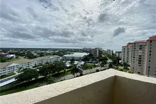 10851 Gulf Shore Dr, Naples, FL 34108 - Photo 22