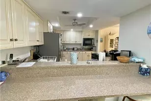 10851 Gulf Shore Dr, Naples, FL 34108 - Photo 4