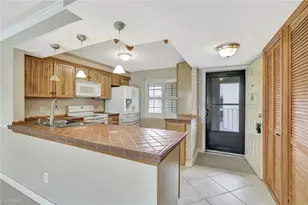 1051 Foxfire Ln, Naples, FL 34104 - Photo 6