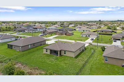 250 Lisette St, Fort Myers, FL 33913 - Photo 4