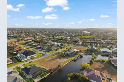 2337 SW 28th Ter, Cape Coral, FL 33914 - Photo 4