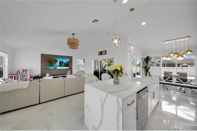 637 SW 9th Ave, Cape Coral, FL 33991 - Photo 12