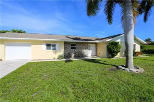 698 107th Ave N, Naples, FL 34108 - Photo 2