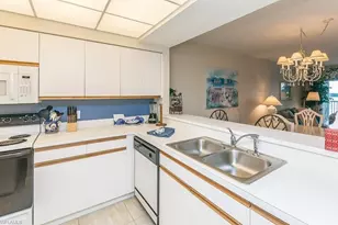 33 Bluebill Ave, Naples, FL 34108 - Photo 8