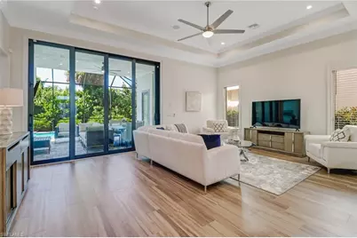 2875 Coco Lakes Dr, Naples, FL 34105 - Photo 10