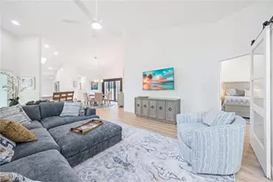 571 Park Shore Dr, Naples, FL 34103 - Photo 10