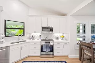 571 Park Shore Dr, Naples, FL 34103 - Photo 14