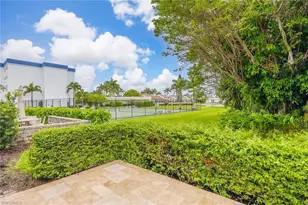 571 Park Shore Dr, Naples, FL 34103 - Photo 32