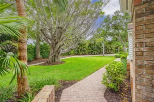 571 Park Shore Dr, Naples, FL 34103 - Photo 6