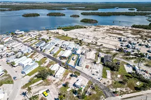 38 Helen Ln, Fort Myers Beach, FL 33931 - Photo 4