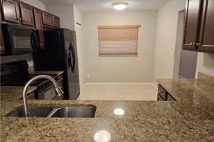 605 Squire Cir, Naples, FL 34104 - Photo 10