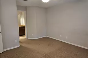 605 Squire Cir, Naples, FL 34104 - Photo 14