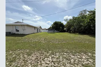 317 SE 14th Ter, Cape Coral, FL 33990 - Photo 4